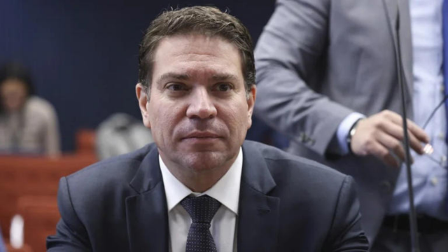 Governo Donald Trump expulsa delegado brasileiro e gera atrito com o Brasil